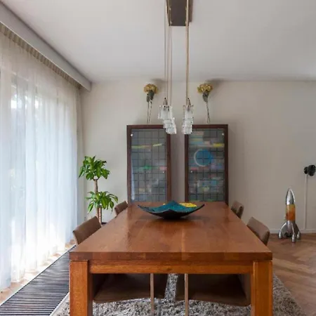 Ground Floor And Twin Bedroom In Luxurious With Beautiful Garden Very Near Tue And Centre Quarto em Acomodações Particulares Eindhoven