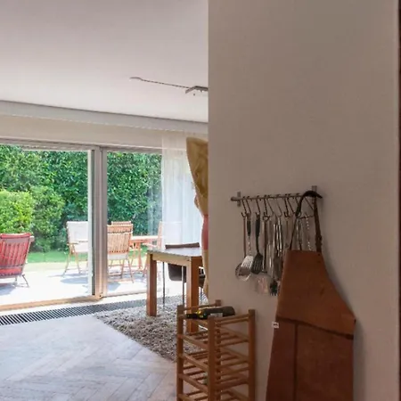 Ground Floor And Twin Bedroom In Luxurious With Beautiful Garden Very Near Tue And Centre