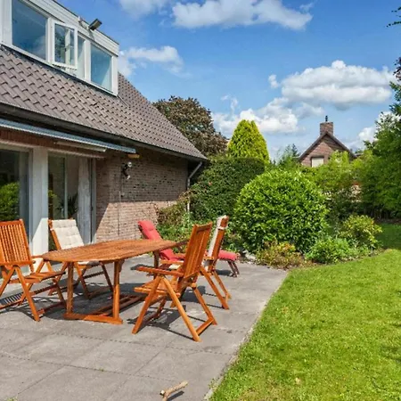 Quarto em Acomodações Particulares Ground Floor And Twin Bedroom In Luxurious With Beautiful Garden Very Near Tue And Centre