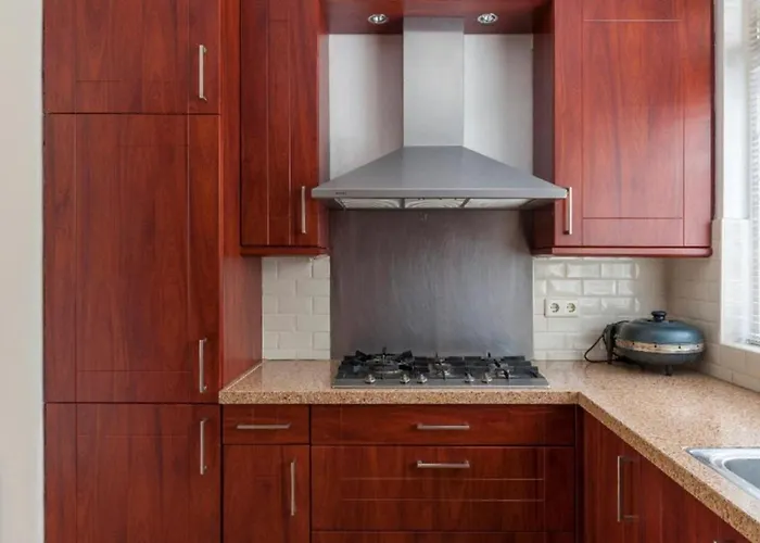 Ground Floor And Twin Bedroom In Luxurious With Beautiful Garden Very Near Tue And Centre *