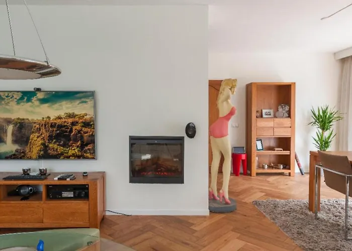 Ground Floor And Twin Bedroom In Luxurious With Beautiful Garden Very Near Tue And Centre Rum i privatbostad *