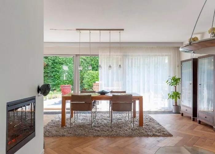 Rum i privatbostad Ground Floor And Twin Bedroom In Luxurious With Beautiful Garden Very Near Tue And Centre *