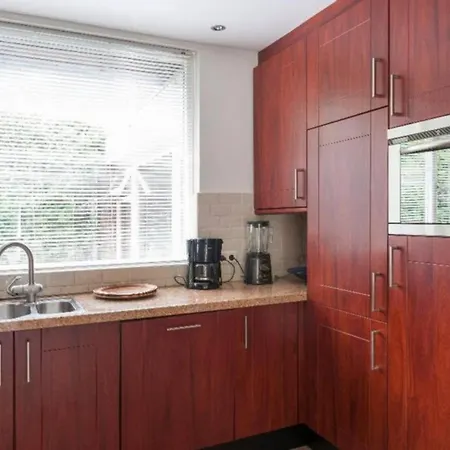 Ground Floor And Twin Bedroom In Luxurious With Beautiful Garden Very Near Tue And Centre איינדהובן