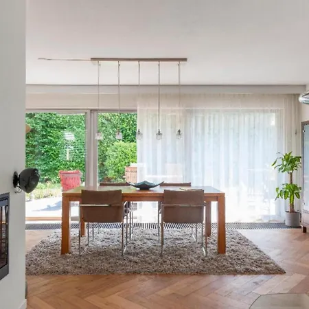 홈스테이 Ground Floor And Twin Bedroom In Luxurious With Beautiful Garden Very Near Tue And Centre *