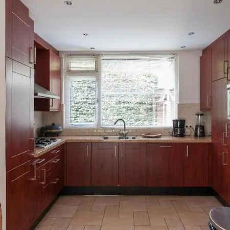Homestay Ground Floor And Twin Bedroom In Luxurious With Beautiful Garden Very Near Tue And Centre Eindhoven