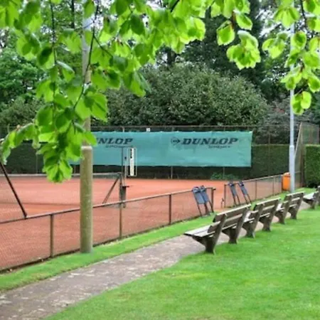 בית אירוח Ground Floor And Twin Bedroom In Luxurious With Beautiful Garden Very Near Tue And Centre איינדהובן