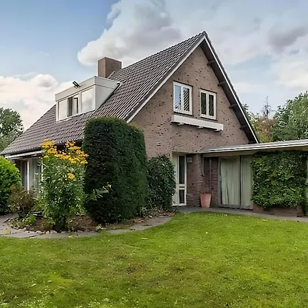 Ground Floor And Twin Bedroom In Luxurious With Beautiful Garden Very Near Tue And Centre Accommodatie bij particulieren *
