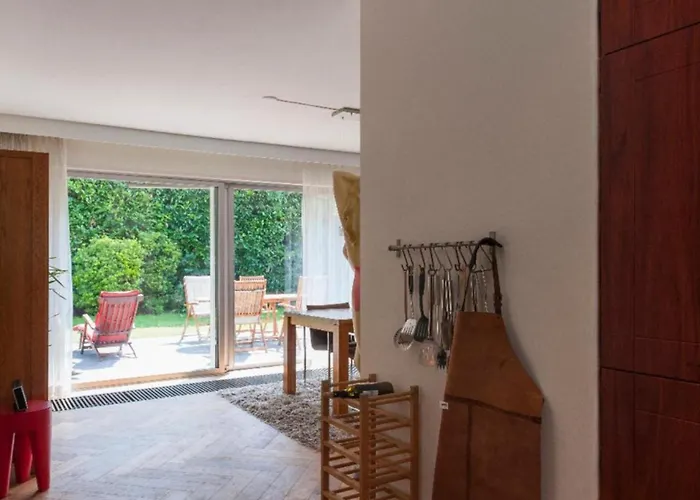 Ground Floor And Twin Bedroom In Luxurious With Beautiful Garden Very Near Tue And Centre