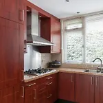 Quarto em Acomodações Particulares Ground Floor And Twin Bedroom In Luxurious With Beautiful Garden Very Near Tue And Centre