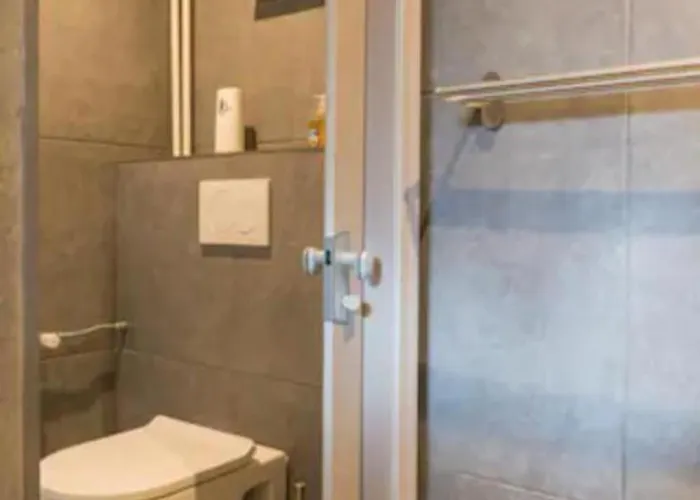 Проживание в семье Ground Floor And Twin Bedroom In Luxurious With Beautiful Garden Very Near Tue And Centre Эйндховен